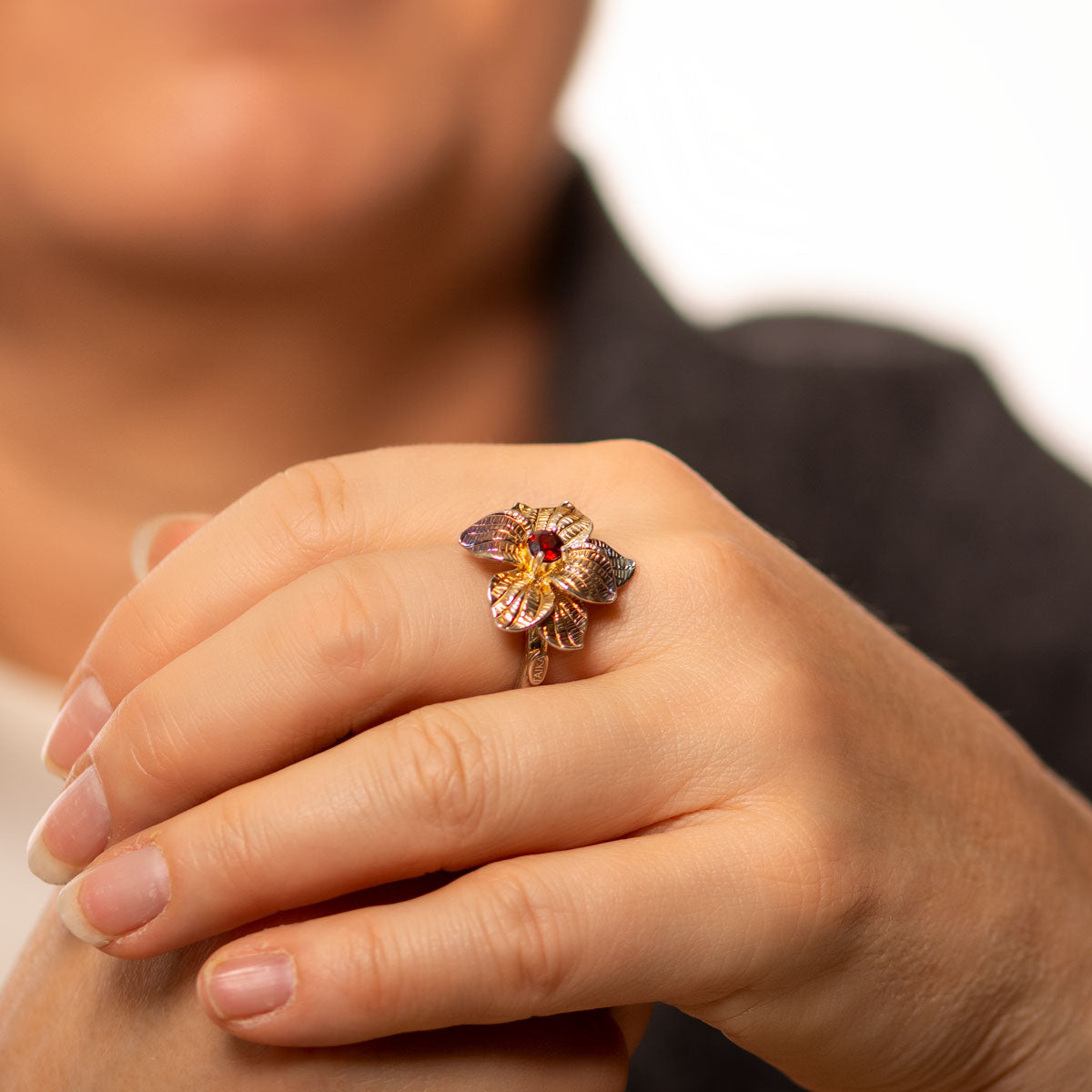 Blossom Tales hopeasormus