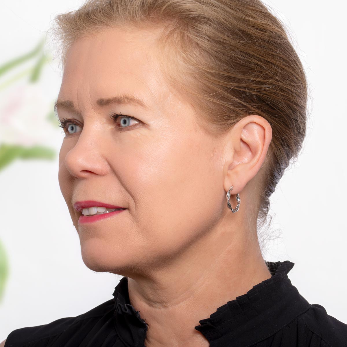 Silver twisted hoop earrings 20 mm