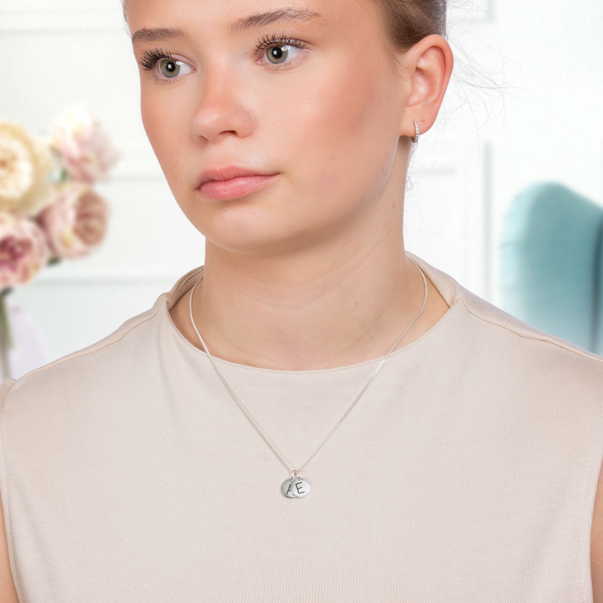 Malli ja hopeiset kirjain tägit | Taika-korut