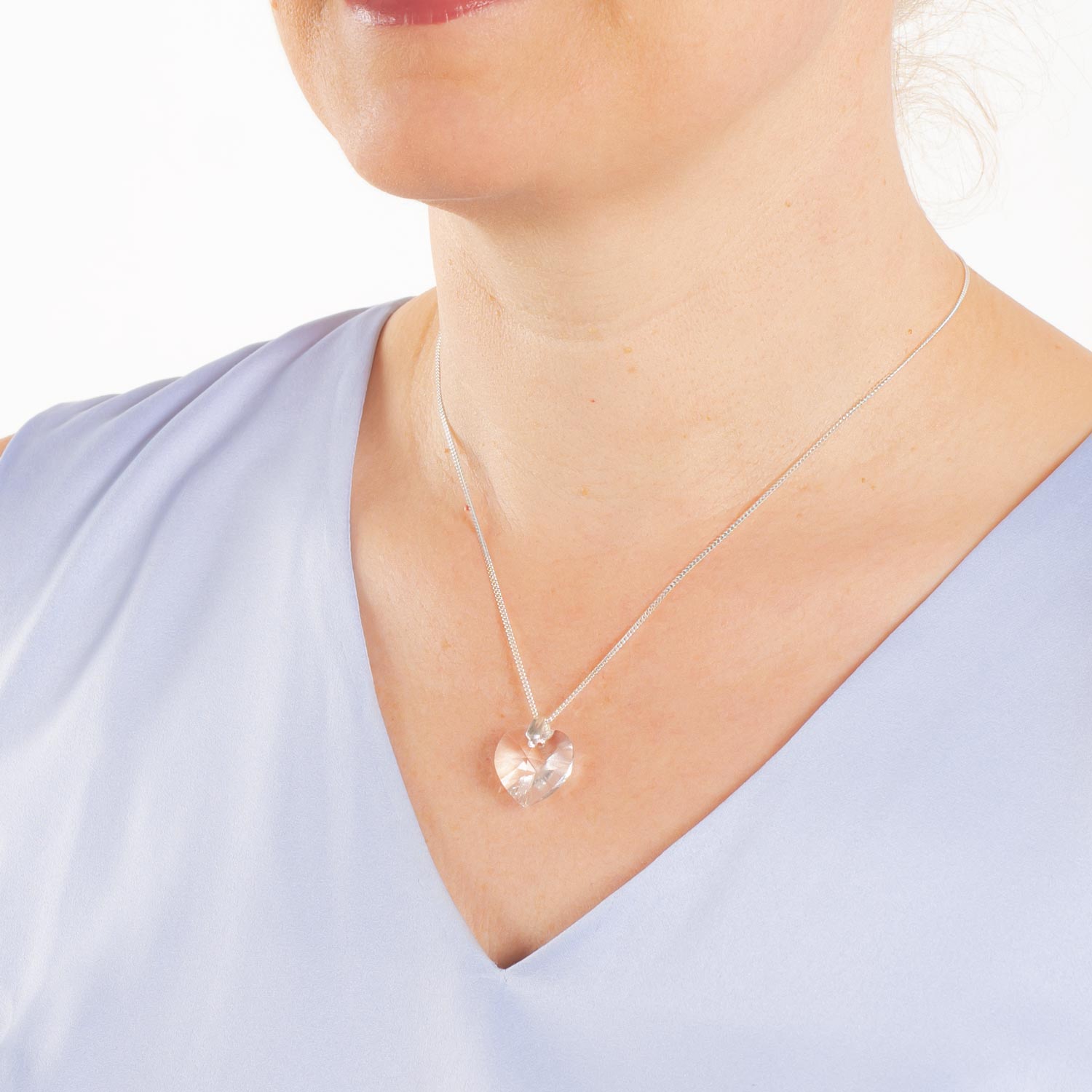 Malli ja kirkas swarovski sydän kaulakoru