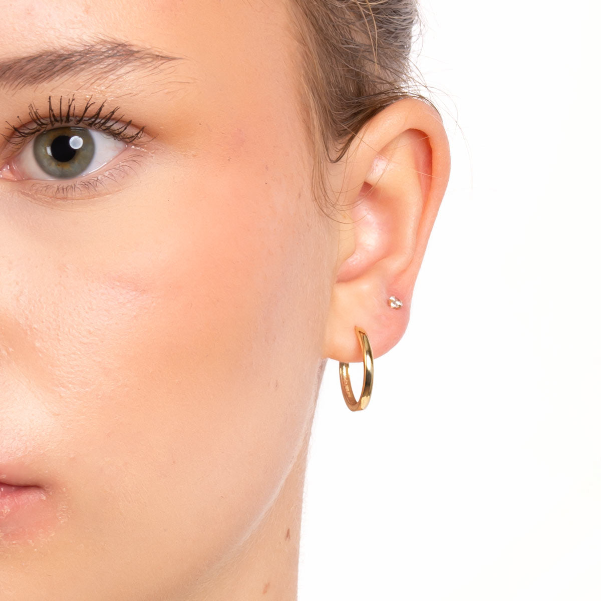 Malli ja kultaiset korvarenkaat 17 mm