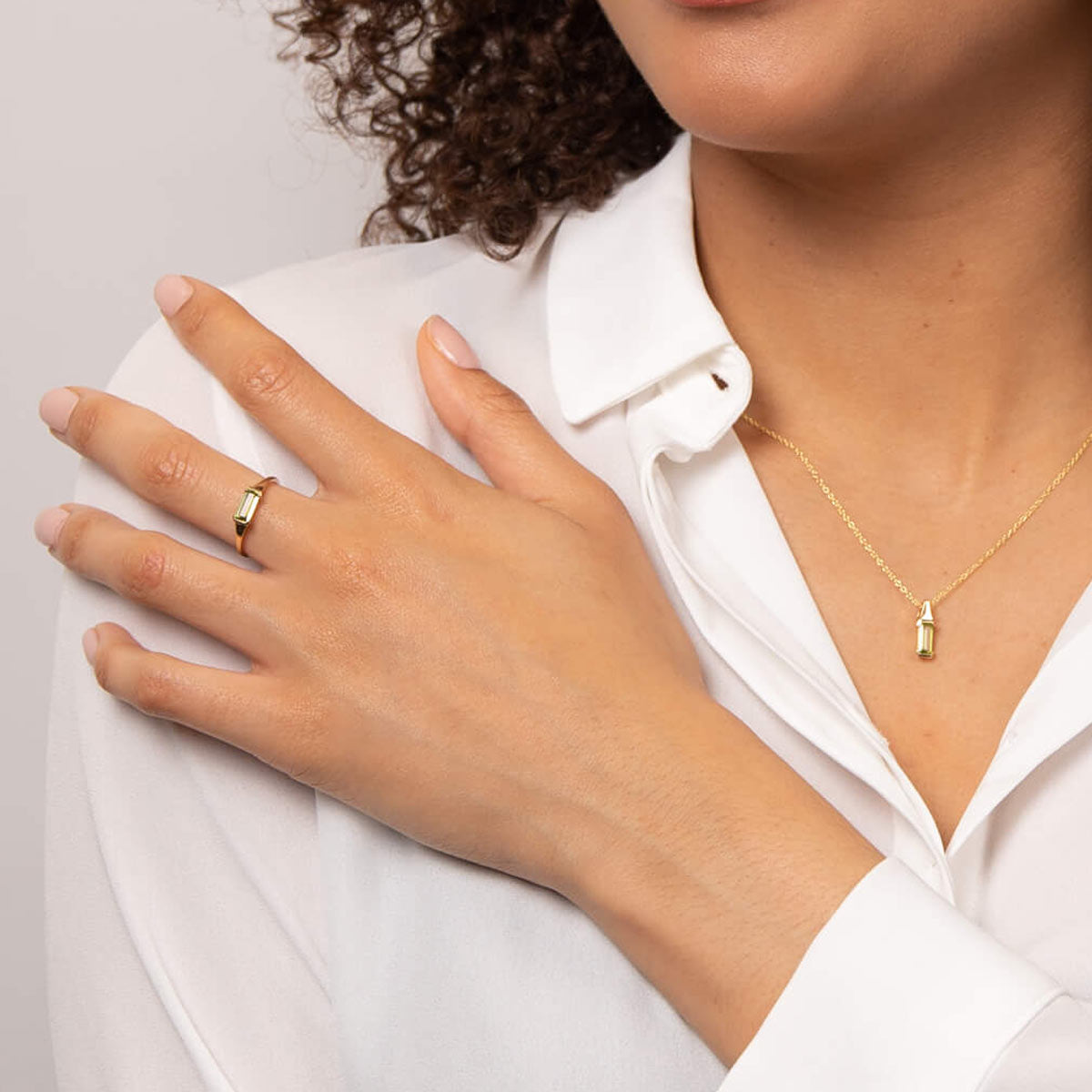 Vihreä peridootti kultasormus