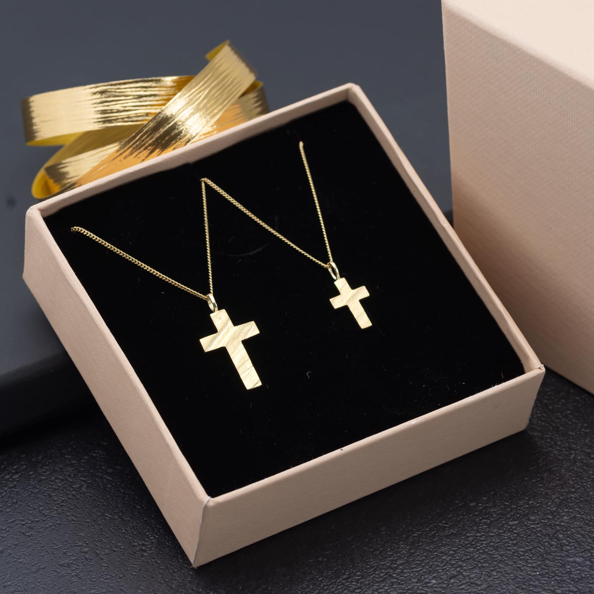 Rasia ja kultainen risti kaulakoru mattapintainen