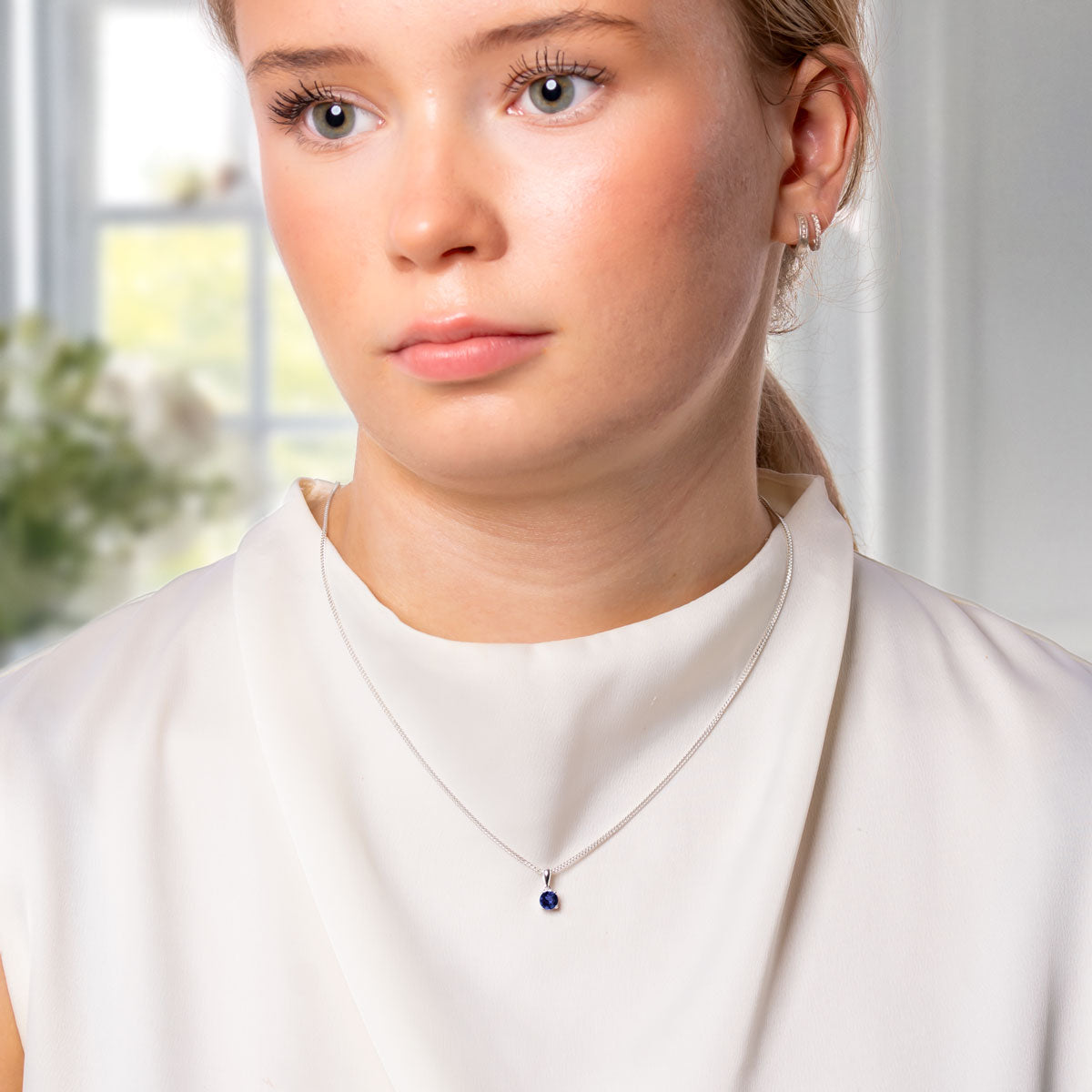 Sinisafiiri riipus hopearunko