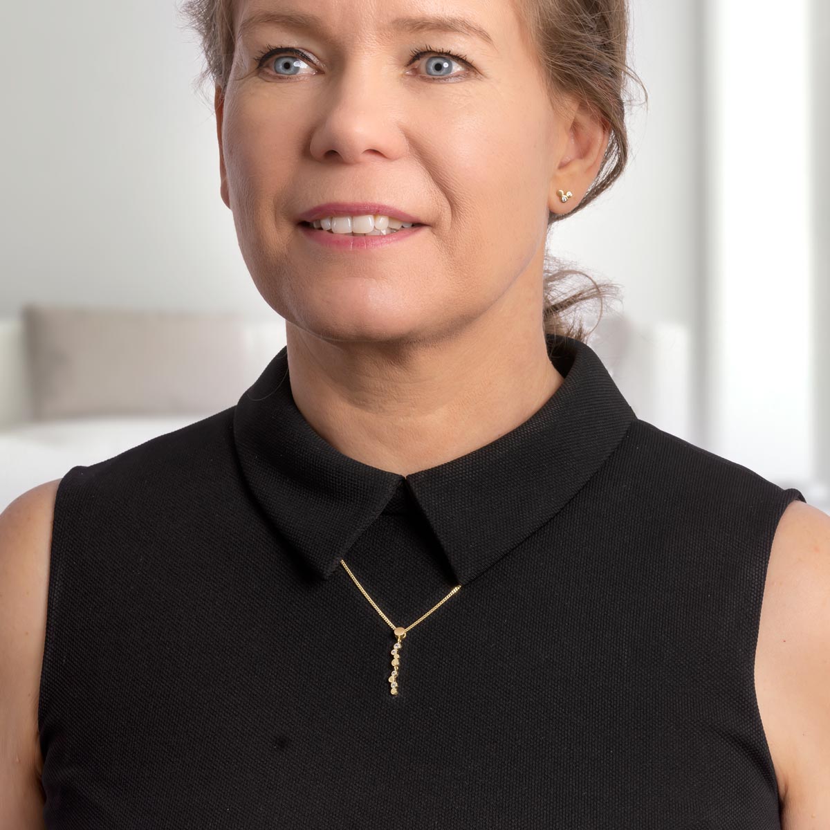 Uusi Polku kultakaulakoru ja malli