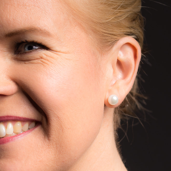 Helmikorvakorut keskikokoinen