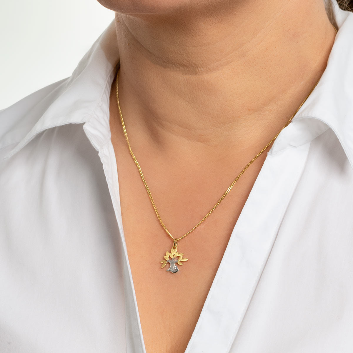 Malli ja kultainen elämänpuu kaulakoru