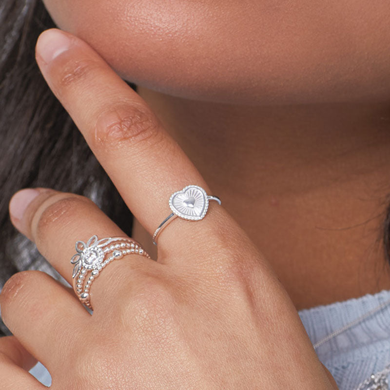 Malli ja rakastava sydän hopeasormus