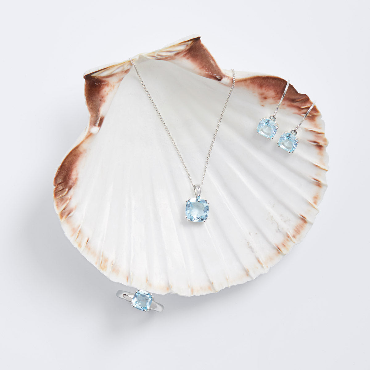 Ryhmäkuva-topaasi-korut | Taika-korut