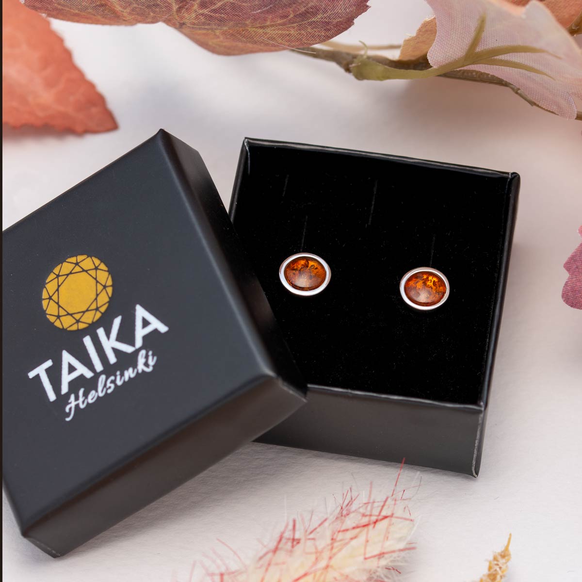 Somiste ja hopeiset meripihka korvakorut