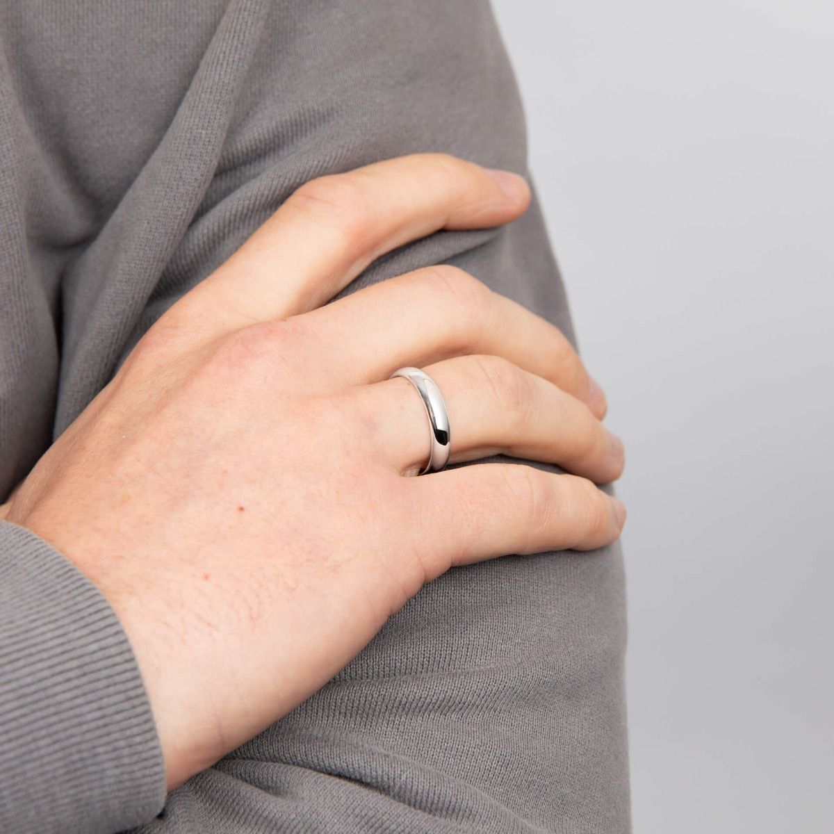 Hopeinen kihlasormus