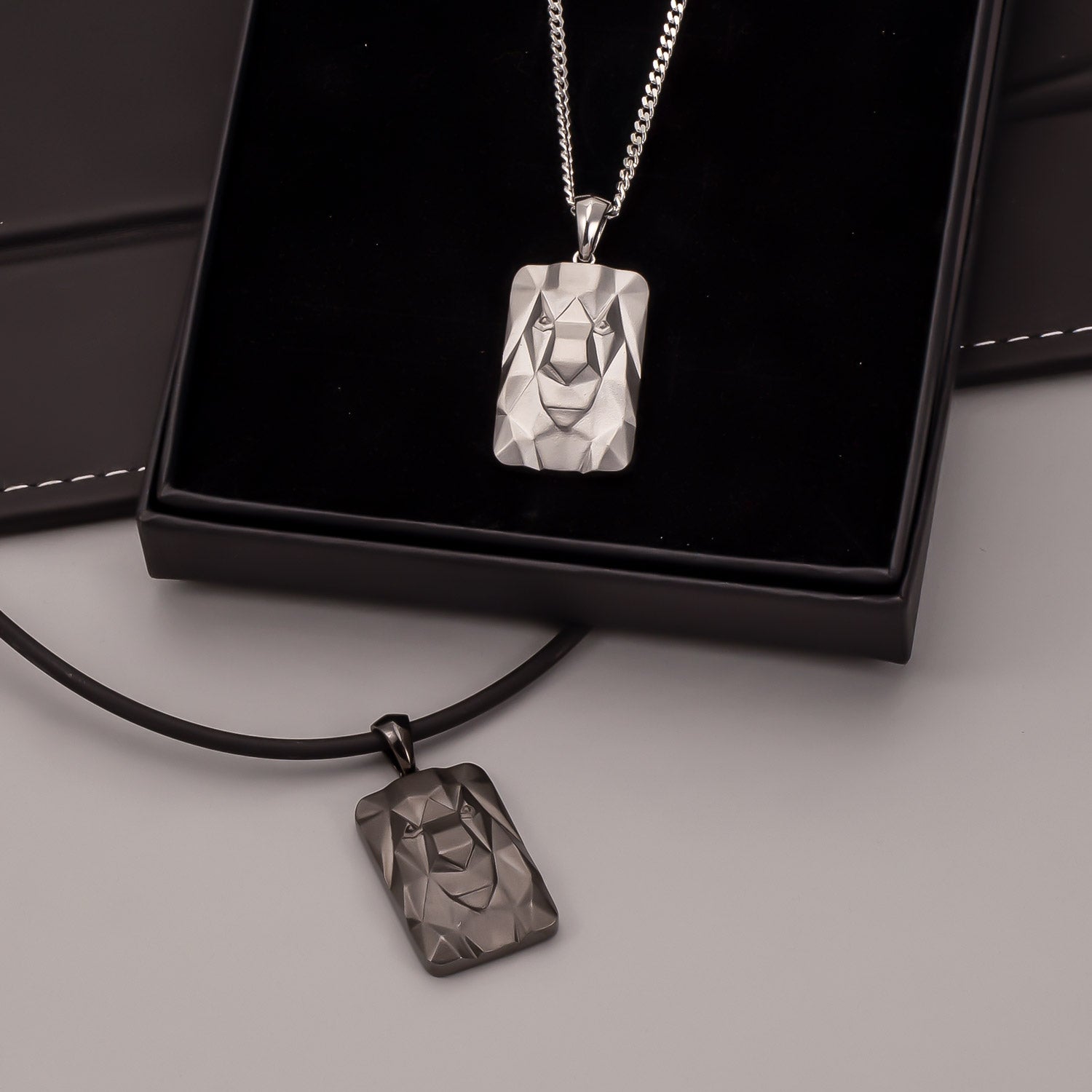 Hopeiset leijona riipukset | Taika-korut