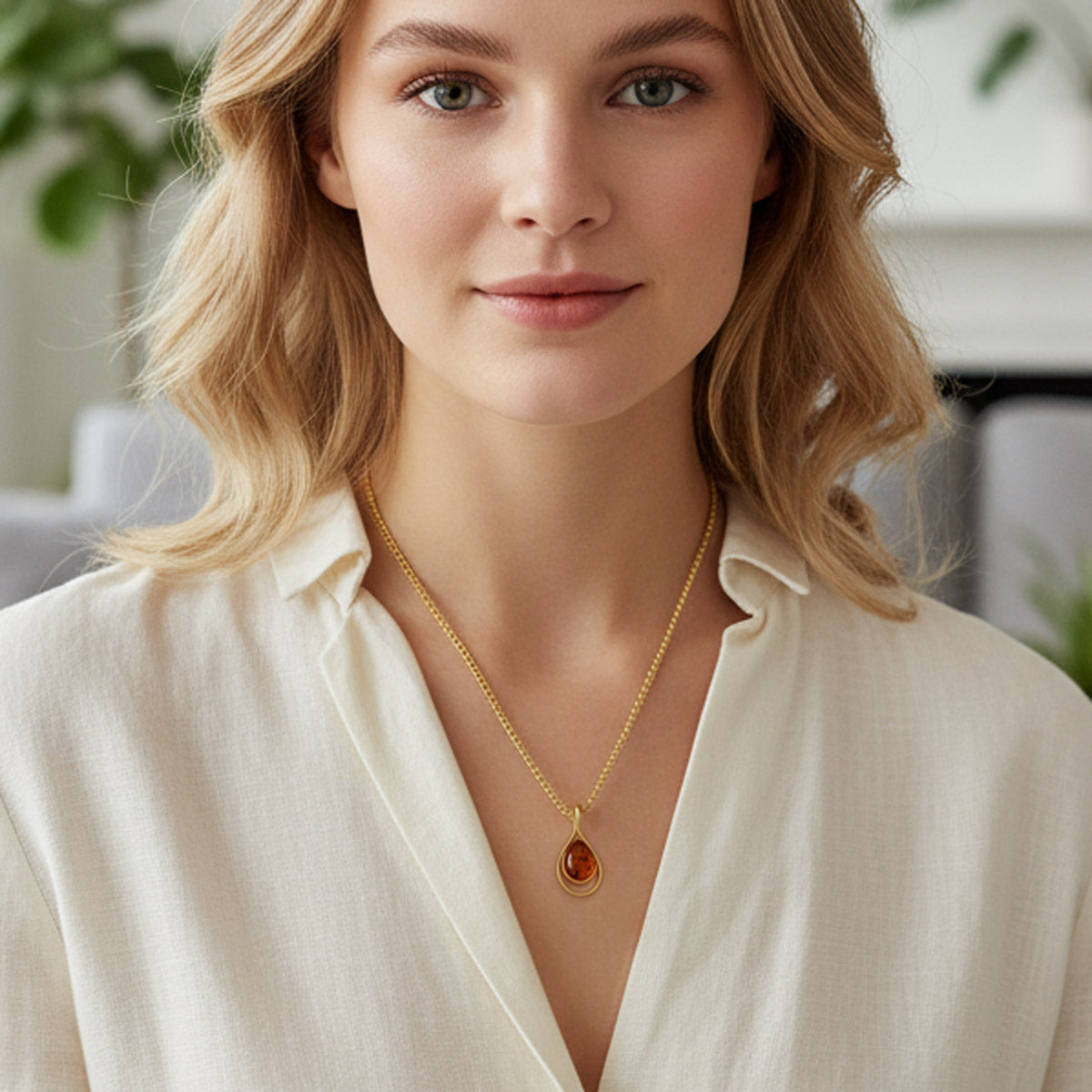 Hopeinen meripihka kaulakoru Pisara kullattu