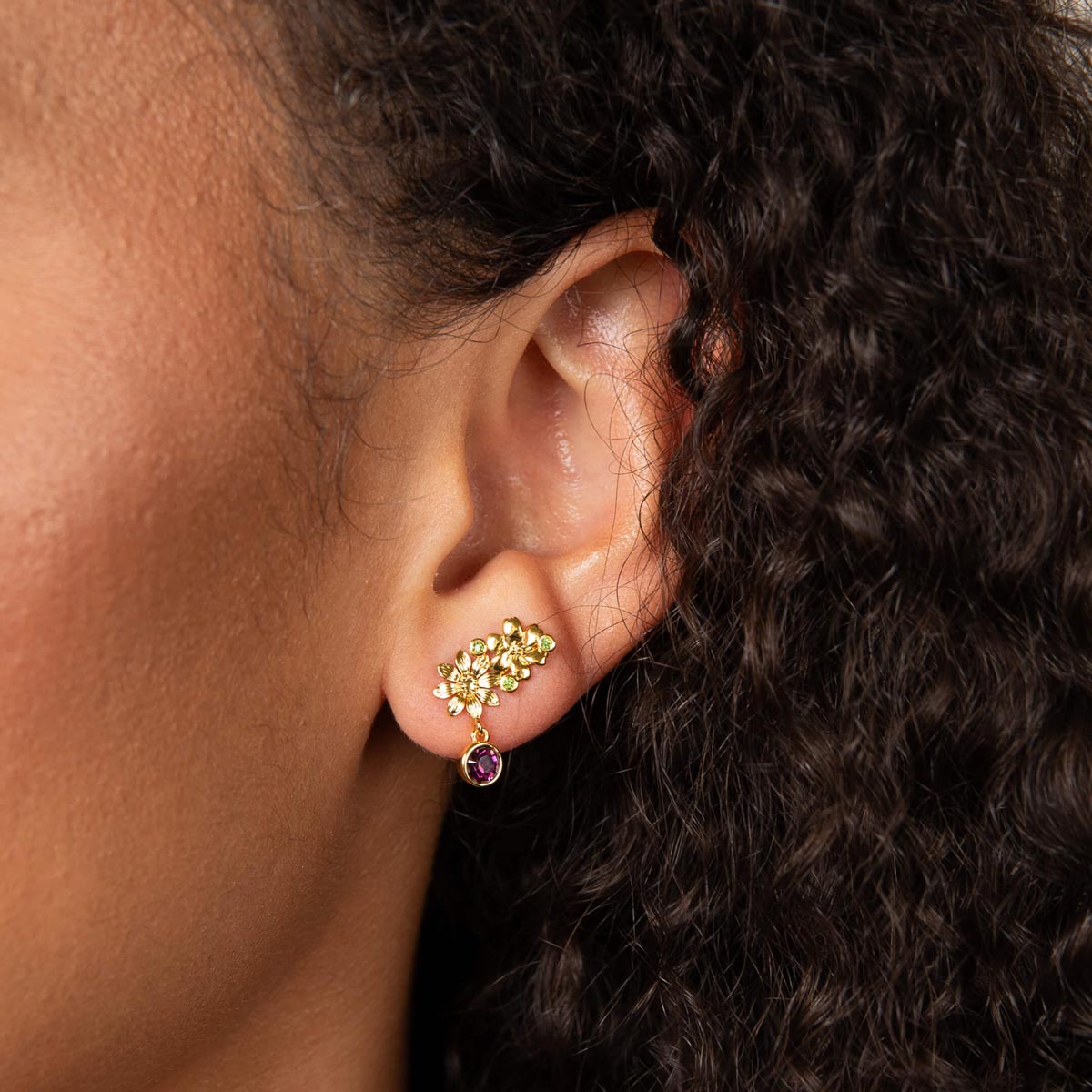 Laura Ashley Crosswell korvakorut mallin korvassa