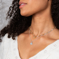 Laura Ashley kaulakoru mallin päällä