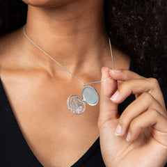 Laura Ashley Turtle Dove medaljonki mallin päällä