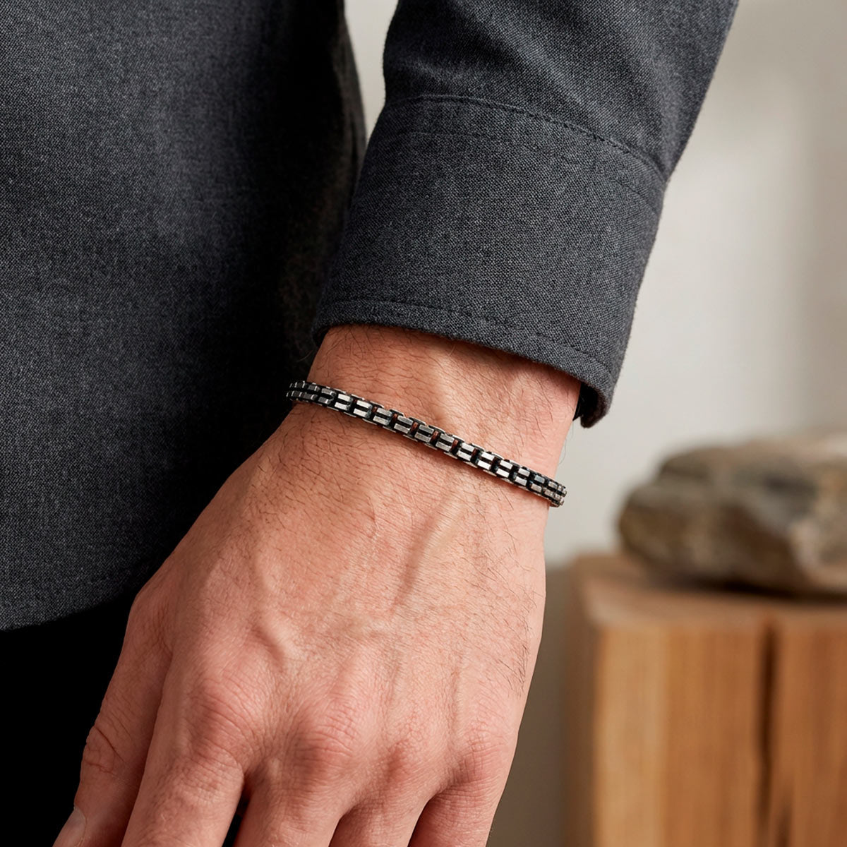 Miesten tumma hopeinen box ranneketju ranteessa