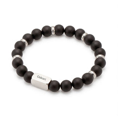 Musta agaatti rannekoru omalla tekstillä