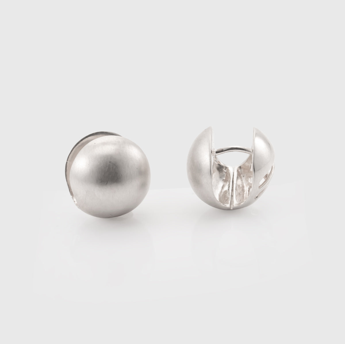 Korvarenkaat pallonmuotoinen