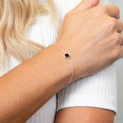 Hopeinen syntymäkivi rannekoru mallikuva