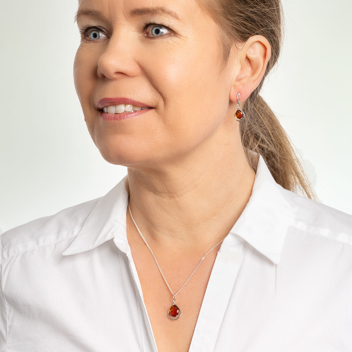 Meripihka korvakorut Pisara