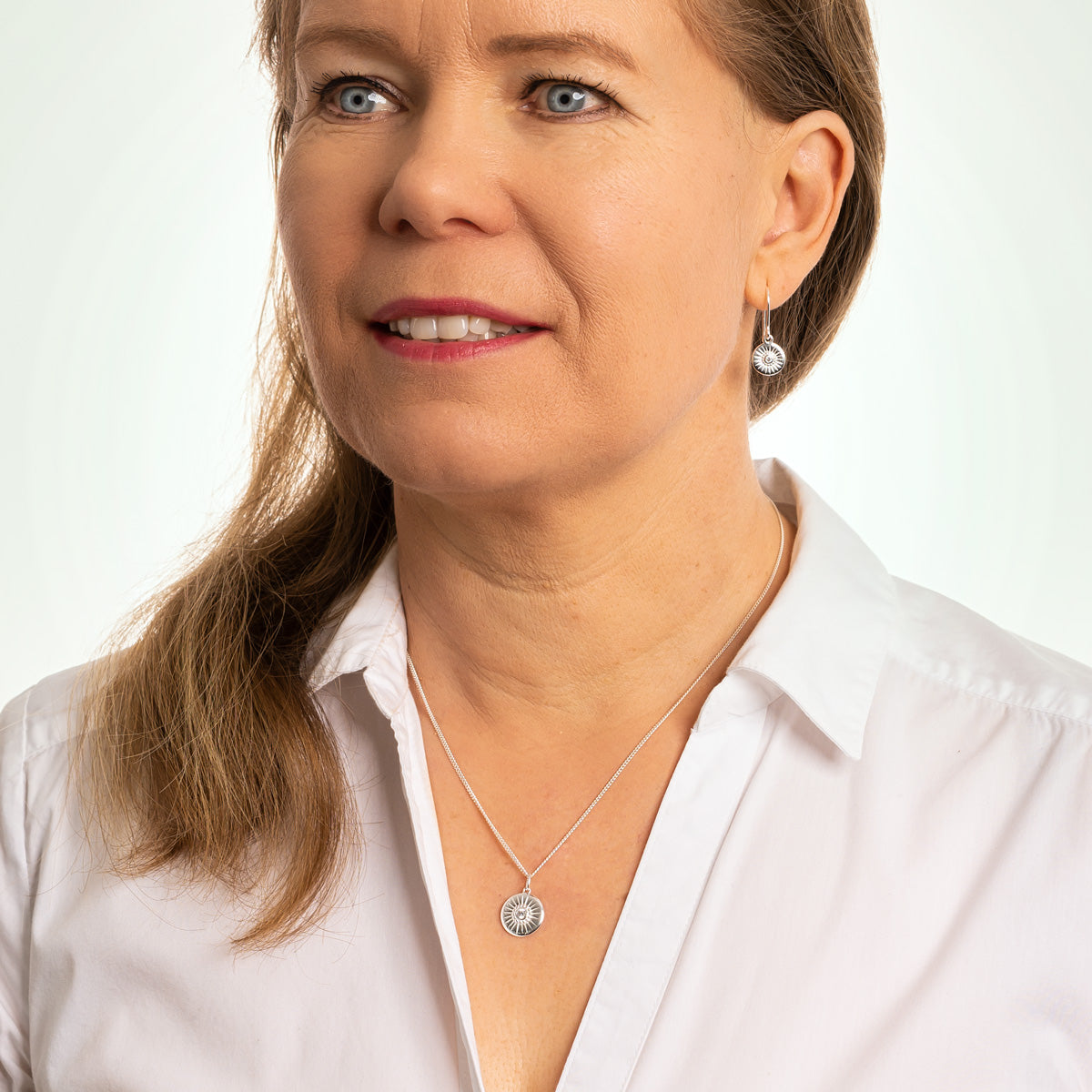 Valontuoja kaulakoru
